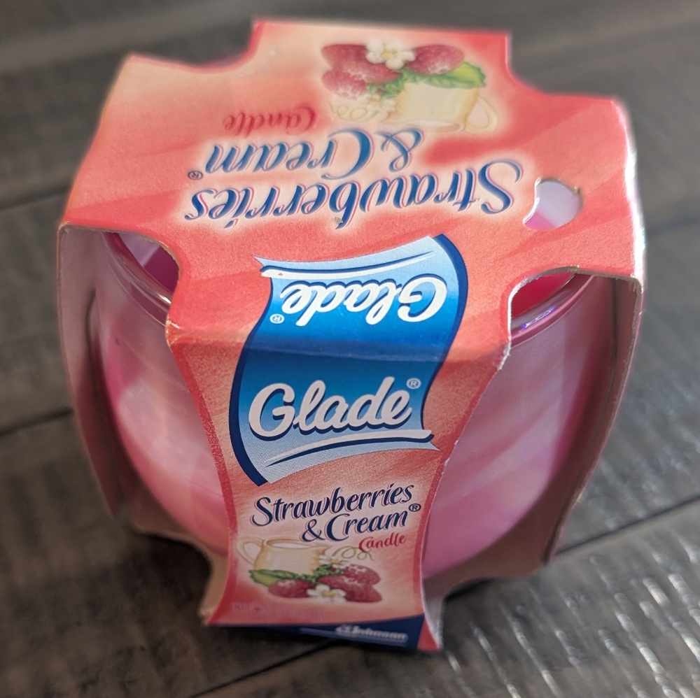 Discontinued Vintage 2002 Glade Strawberries & Cream Candle 4oz
